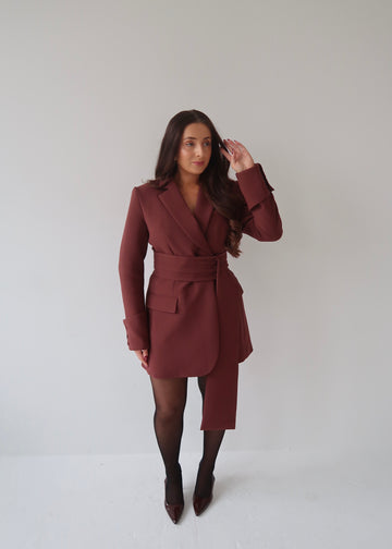 Front view of Ardore London’s premium cherry chocolate belted blazer dress, showcasing oversized fit, multi-wear adjustable belt, and luxurious heavy-weight fabric